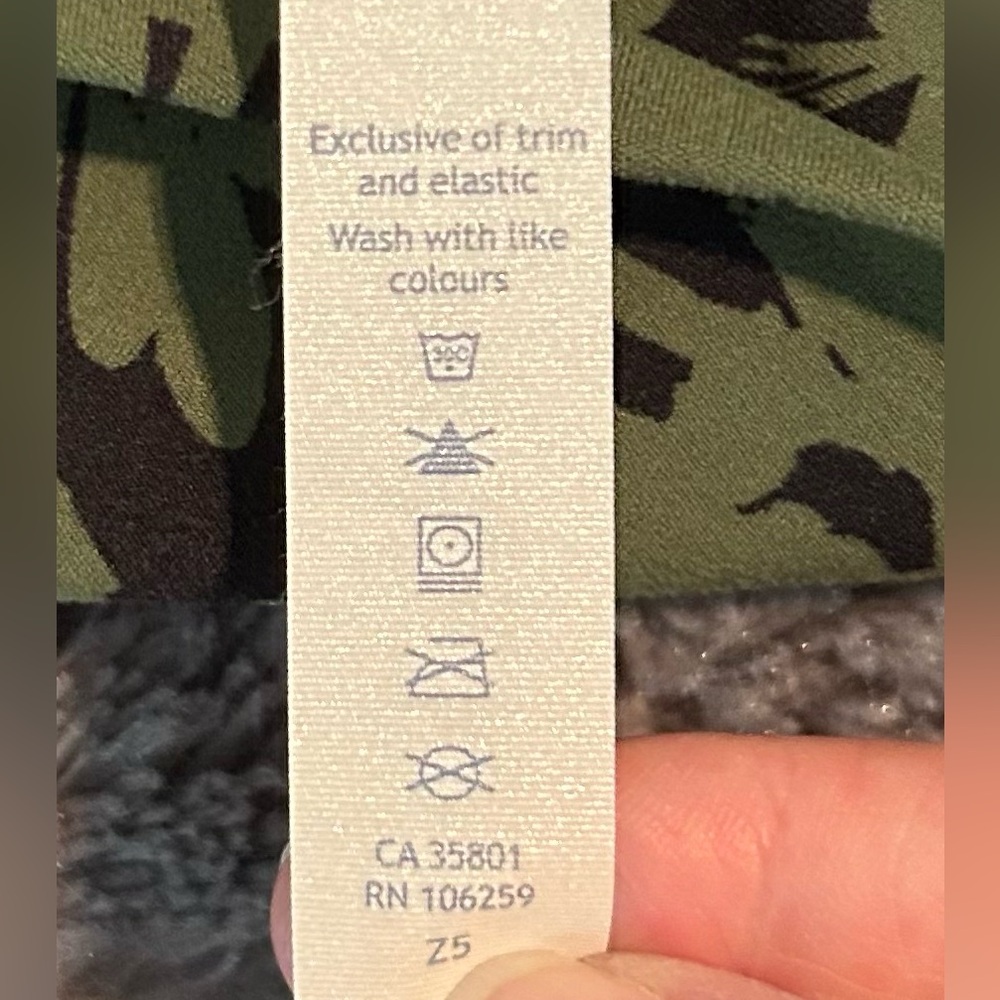 🎉 Host Pick 🎉 Lululemon Athletica Olive Green Leggings - Picture 6 of 7